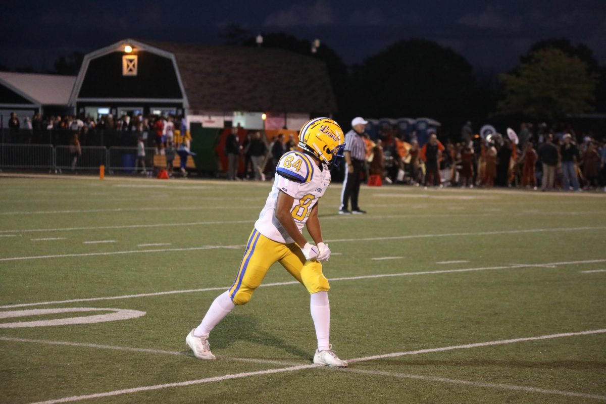 Anthony Pearson '26 lines up at wide receiver before snap (Waliewski/LION).