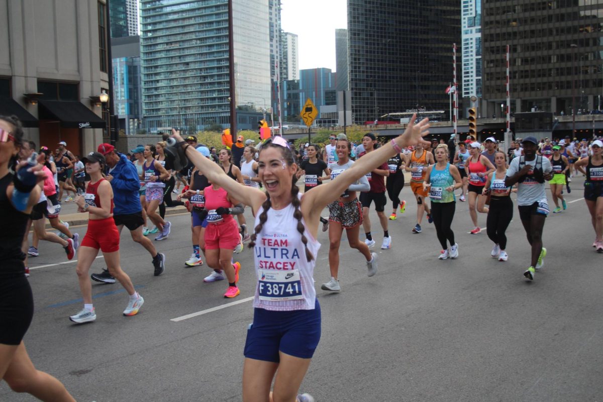 Chicago Marathon competitor celebrates meeting halfway point (Schmidt/Lion)
