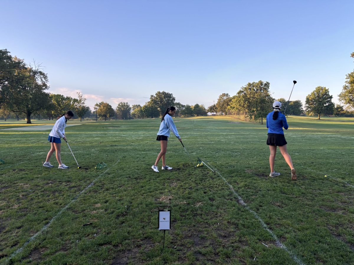 Left to Right: Bea Waite '26, Isabella Caulfield '25, and Mekayla Genovesi '27 prepare for conference at Flagg Creek Golf Course
(photo courtesy of Patricia Pawlikowski) 