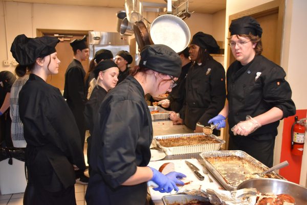 Chef students prepare to serve a Thanksgiving meal to senior citizens of the community on Nov. 22 at North Campus (photo courtesy of Randy Antlept).