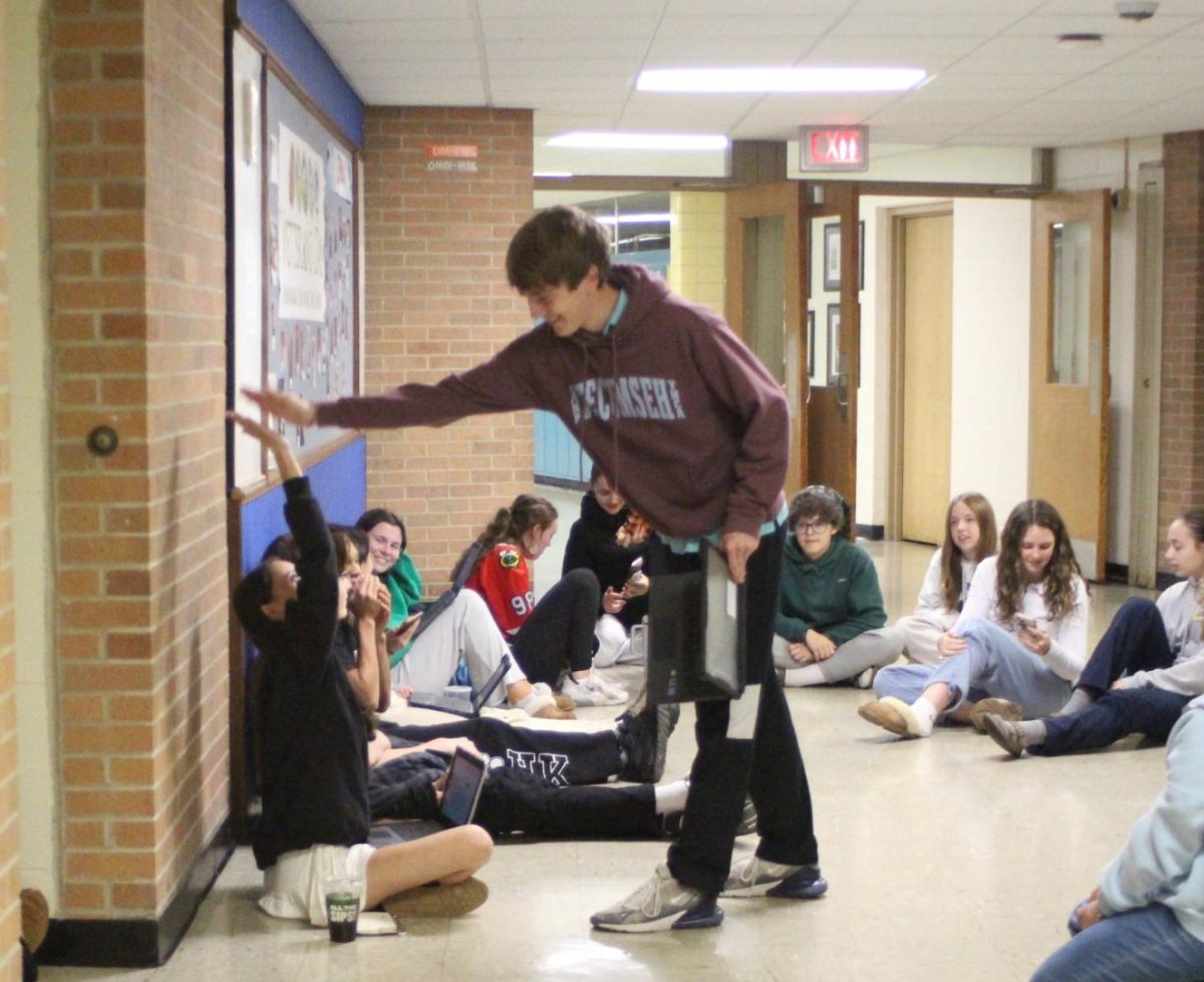 Student Council President Jack fielding ‘25 gives high five to StuCo member Katherine Topazian ‘25 during meeting