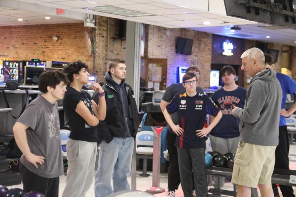 Coach Gary Morrill debriefs with varsity after practice at Rolling Lanes in Countryside on Jan. 21 (McCracken/LION)