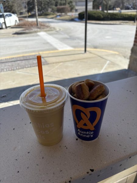 Mango-a-go-go smoothie and cinnamon sugar nugget bites (Hepokoski/LION).  
